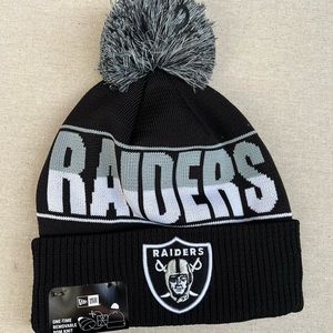 New Era NFL Las Vegas Raiders Team Colors Cuffed Pom Knit Winter Hat